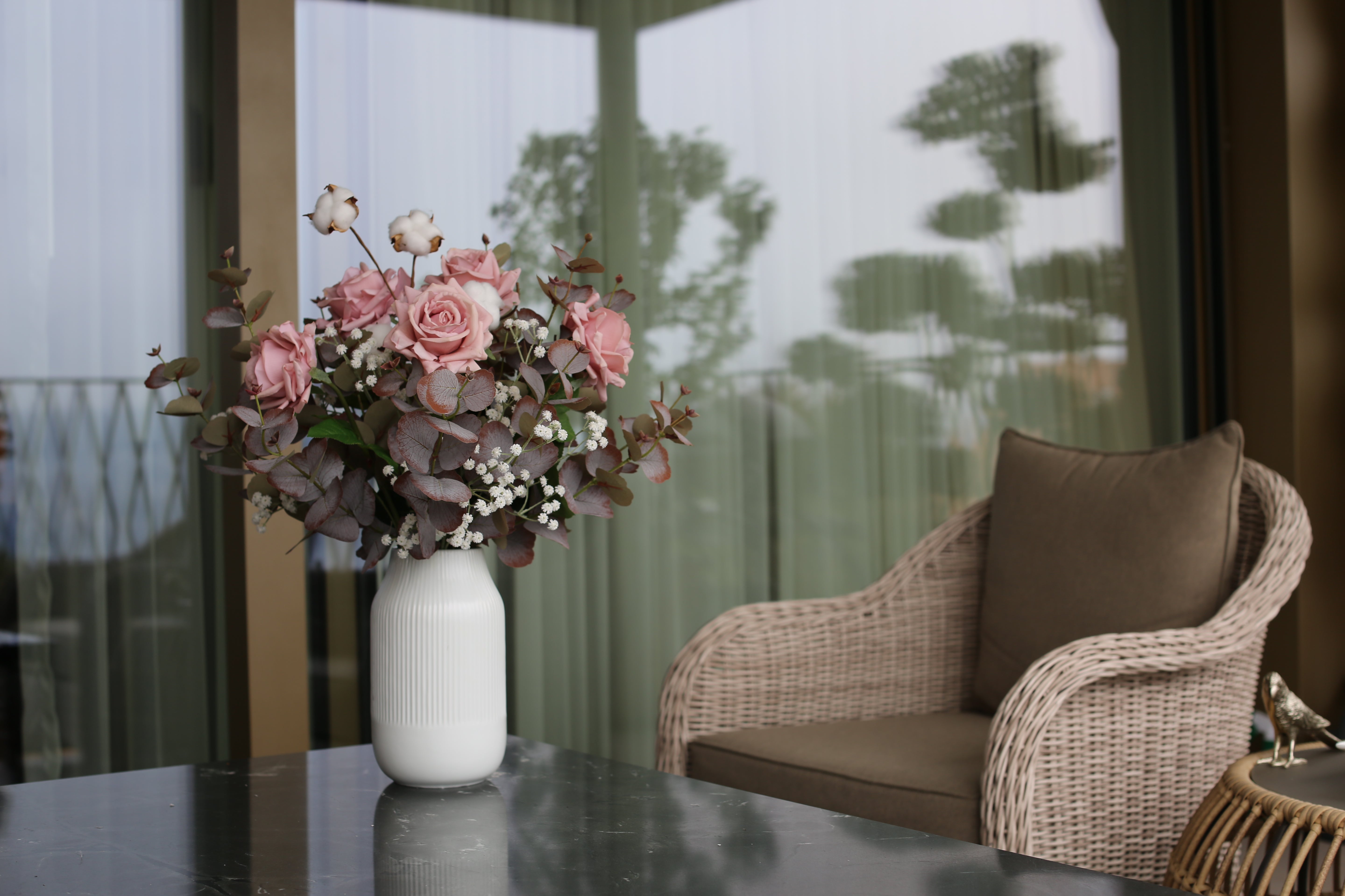 2025 Floral Trends: The Rise of Luxe Faux Flowers & Real-Touch Blooms